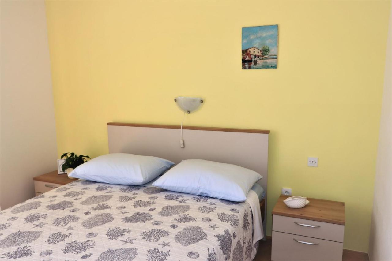 Family Rooms Moela Umag Exterior photo